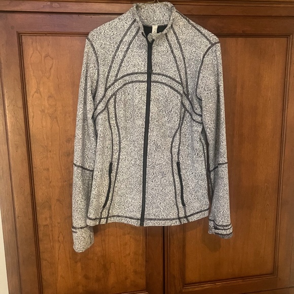 Lululemon Stylish Women’s Stretch Jacket.  Size 12 - Picture 1 of 3